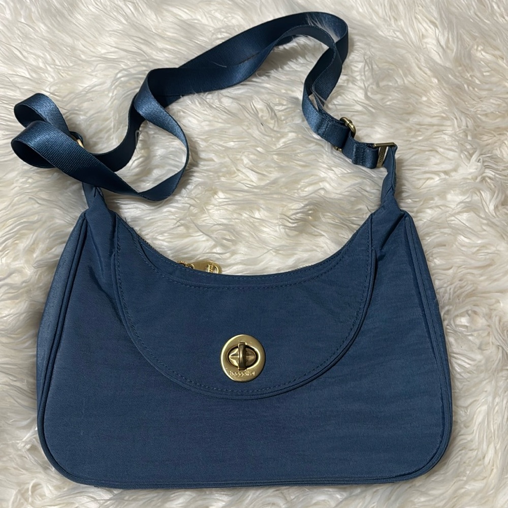 Baggallini OsLo crossbody purse in Blue